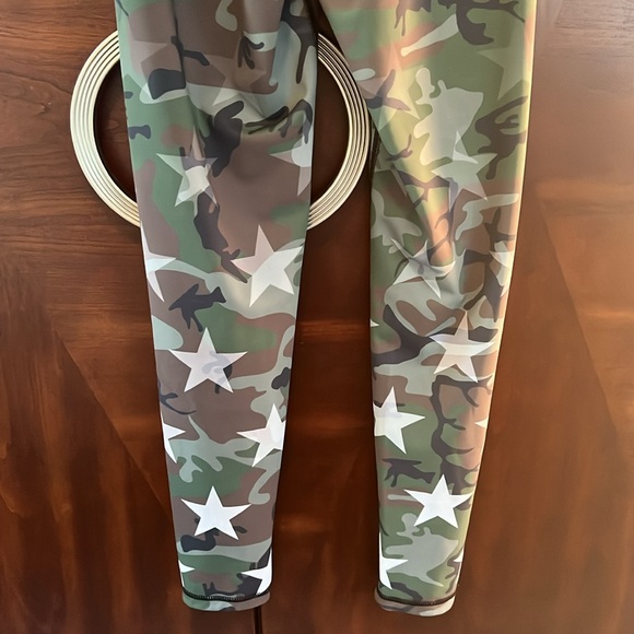 CHRLDR Star Camouflage Reversible Leggings- Size Small-New with Tags - Picture 9 of 14